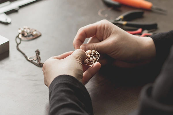 assemblage du collier & pendentif