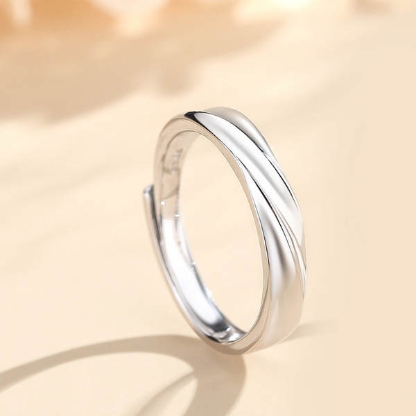 Sterling silver ring(14)