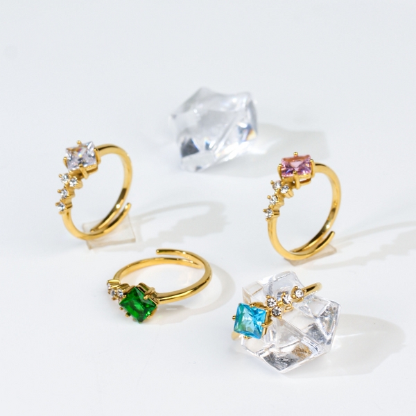 bague en acier inoxydable avec zircons cubiques
